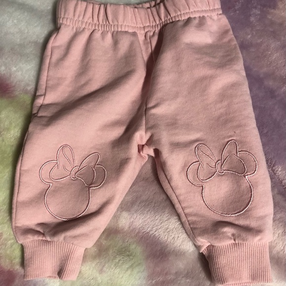 Disneys Minnie Mouse outfit - Picture 5 of 5